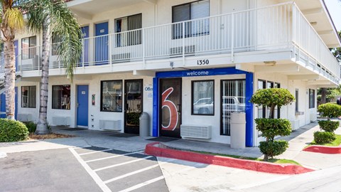 Motel 6 Bakersfield, CA - Convention Center