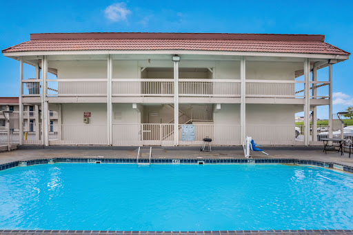 Motel 6 Dallas, TX - Market Center