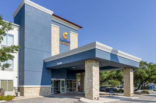 Comfort Suites Medical Center near Six Flags