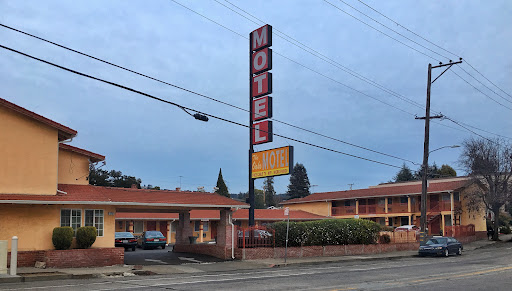 The Oaks Motel