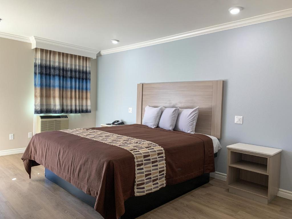 Mojave Inn – Hotel y Cabañas en el Desierto de Mojave | Escapada Única Cerca de Las Vegas