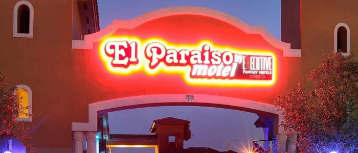 El Paraíso Motel – Fotografía interior nocturna, ambiente romántico y lujo en México