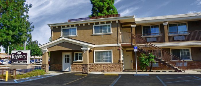 Regency Inn: Hotel de lujo con vistas panorámicas y servicio premium – Hospédate ahora