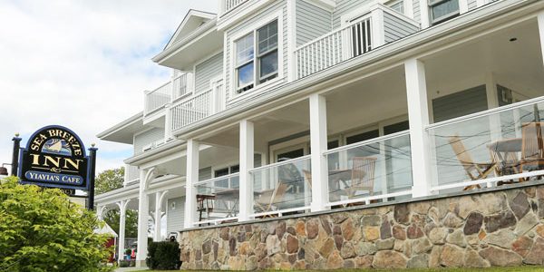 Sea Breeze Inn: Hotel frente al mar con vistas panorámicas, lujo y comodidad