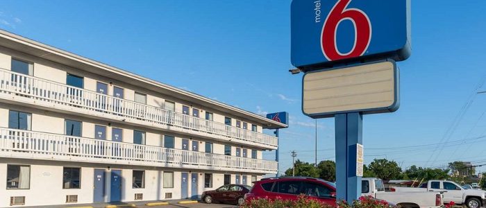Motel 6: Habitaciones modernas, wifi gratuito y ubicación céntrica – ¡Reserva ahora!