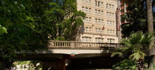 Drury Inn & Suites San Antonio Riverwalk: Hotel céntrico con vista al río y amenities de lujo