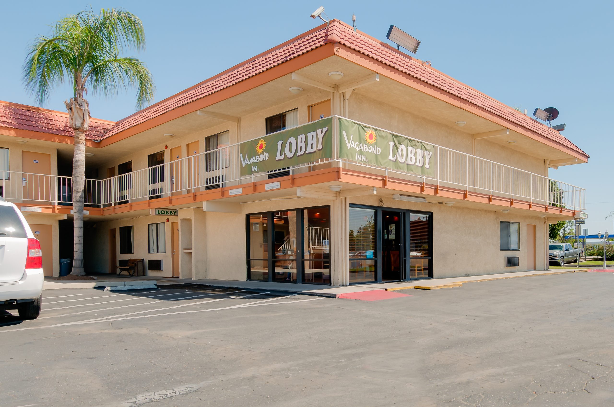 Vagabond Inn Bakersfield North – Hotel en Bakersfield, CA | Habitaciones cómodas y servicio 24h