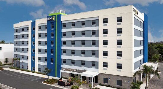 Home2 Suites by Hilton Miami Doral West Airport – Hotel moderno cerca del aeropuerto, piscina y suites con cocina