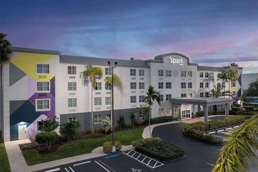 Baymont by Wyndham Miami Doral – Hotel cómodo y moderno en el corazón de Miami
