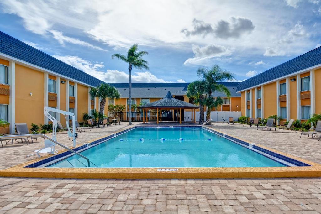 Quality Inn & Suites Heritage Park – Hotel cómodo y moderno cerca del parque, Wi‑Fi gratis y desayuno incluido