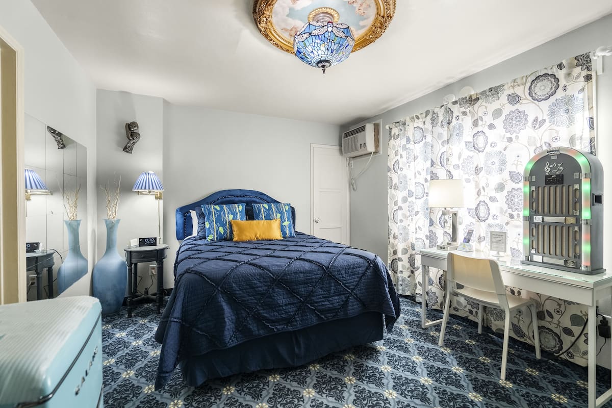 Motel Star New con Cocina Estudio: Alojamiento Extendido estilo 1950 y Centro de Retiro
