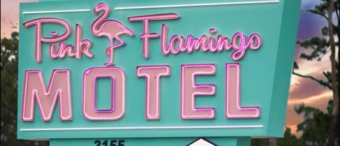 Flamingo Motel: Elegante Hotel Temático con Piscina y Vista al Mar – Reserva Ya