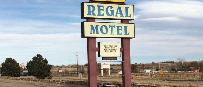 Regal Motel: Elegante Hotel Boutique con Diseño Moderno, Habitaciones de Lujo y Servicios Premium