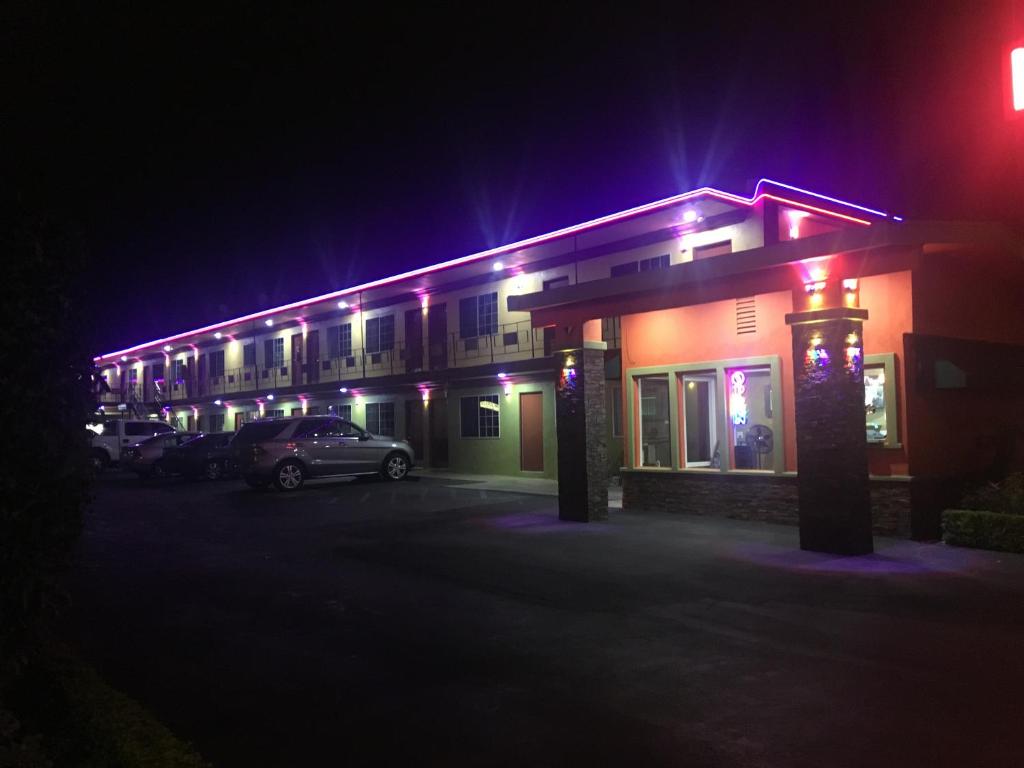 Villa Park Motel: Elegante alojamiento en el corazón de la ciudad – Fotos y servicios