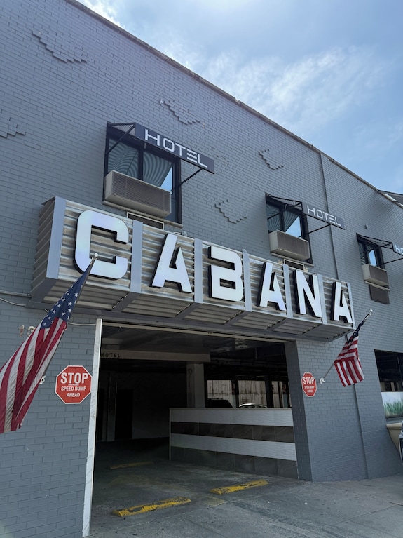Cabana Hotel Bronx: Elegancia y Confort en el Corazón de la Ciudad