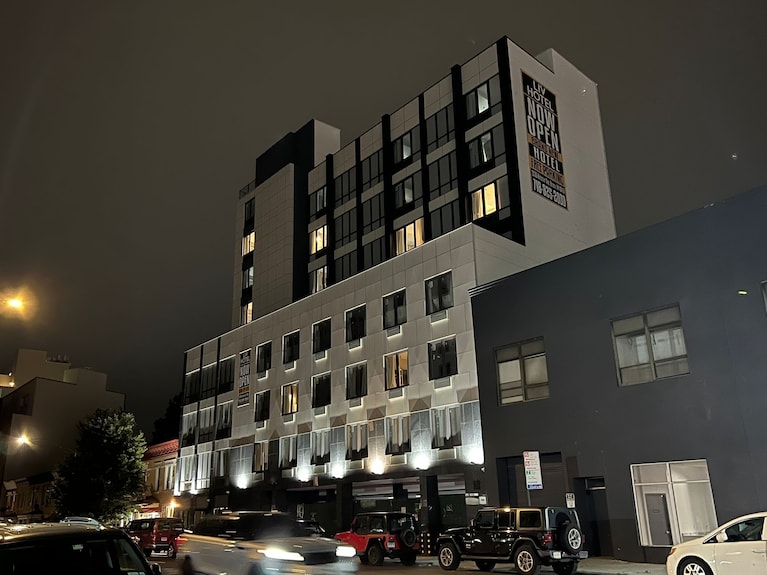 Hotel LIV Bronx – Hotel recién construido en Nueva York | Diseño moderno y lujo