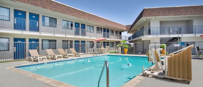 Motel 6 Palmdale, CA – Habitaciones cómodas, Wi‑Fi gratis y precios bajos cerca del centro