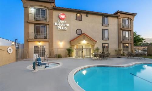 Hotel Best Western Plus John Jay Inn & Suites – Elegancia y Confort en el Centro