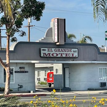 El Grande Motel: Foto del icónico motel de lujo con arquitectura retro y ambiente nocturno