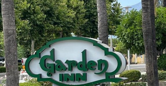 Garden Inn San Gabriel: Hotel Boutique con Jardín, Habitaciones Modernas y Vista Panorámica