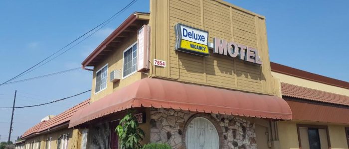 Deluxe Motel: Elegancia y Confort en tu Estancia - Hotel de Lujo con Piscina y Servicio Premium