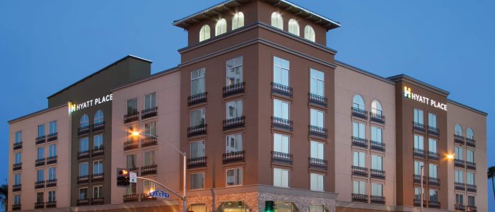 Hyatt Place Riverside Downtown – Hotel moderno en el corazón de la ciudad, comodidad y estilo