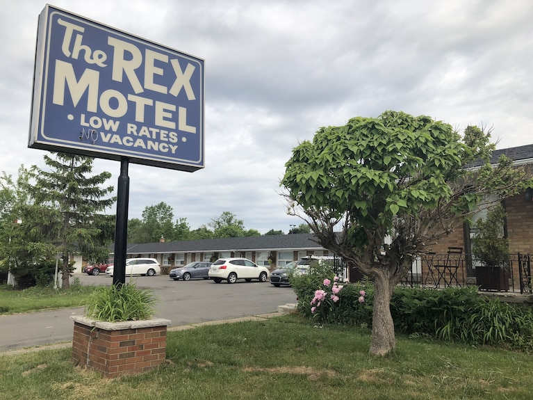 Rex Motel – Hotel Boutique con Piscina, Wi‑Fi Gratis y Parking en el Centro