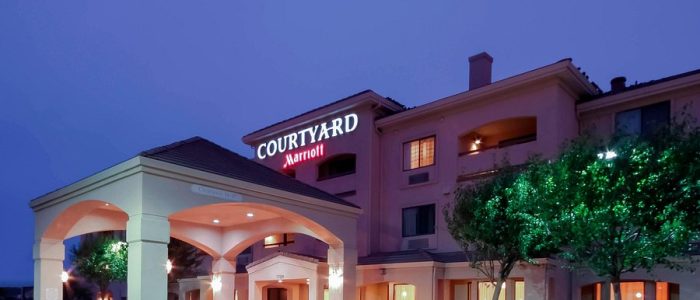 Courtyard by Marriott Salinas Monterey – Hotel moderno con vistas al mar y cómodas habitaciones