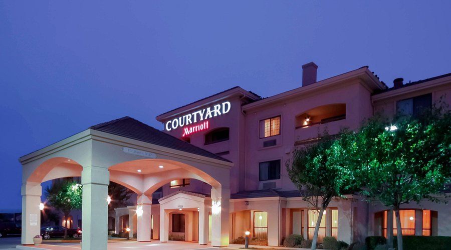 Courtyard by Marriott Salinas Monterey – Hotel moderno con vistas al mar y cómodas habitaciones