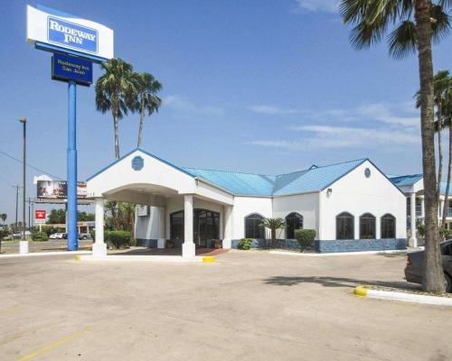 Rodeway Inn San Juan – Hotel cómodo y central, cerca de la playa y atracciones turísticas