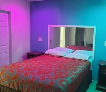 Malta Motel: Imagen de elegante alojamiento frente al mar con vistas panorámicas
