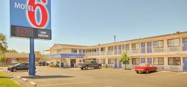Motel 6 Fresno CA – Blackstone North: Hotel económico y accesible