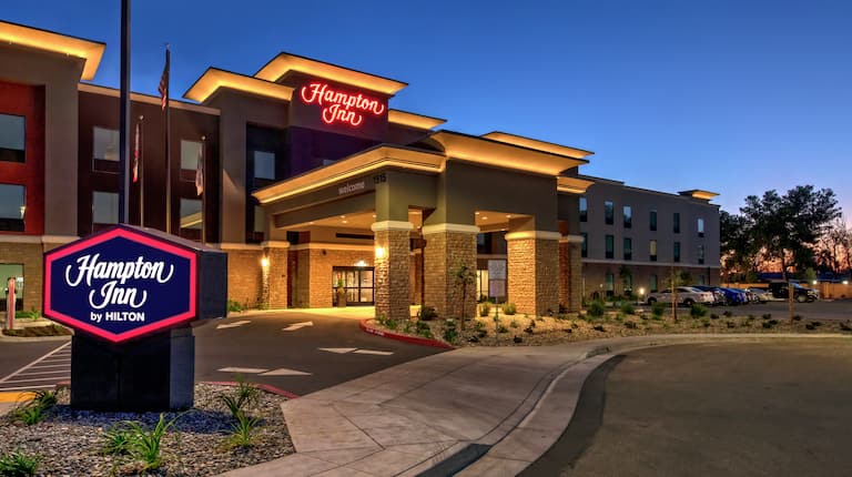 Hampton Inn Fresno Airport – Hotel cerca del Aeropuerto, comodidad y wifi gratuito