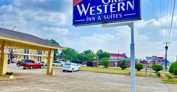 Gran Posada Western – Hotel Histórico con Vista al Campo