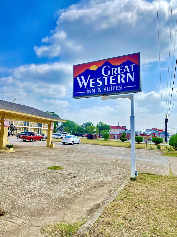 Gran Posada Western – Hotel Histórico con Vista al Campo