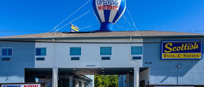 Hotel Scottish Inn & Suites en Houston – Elegancia Escocesa y Confort Moderno