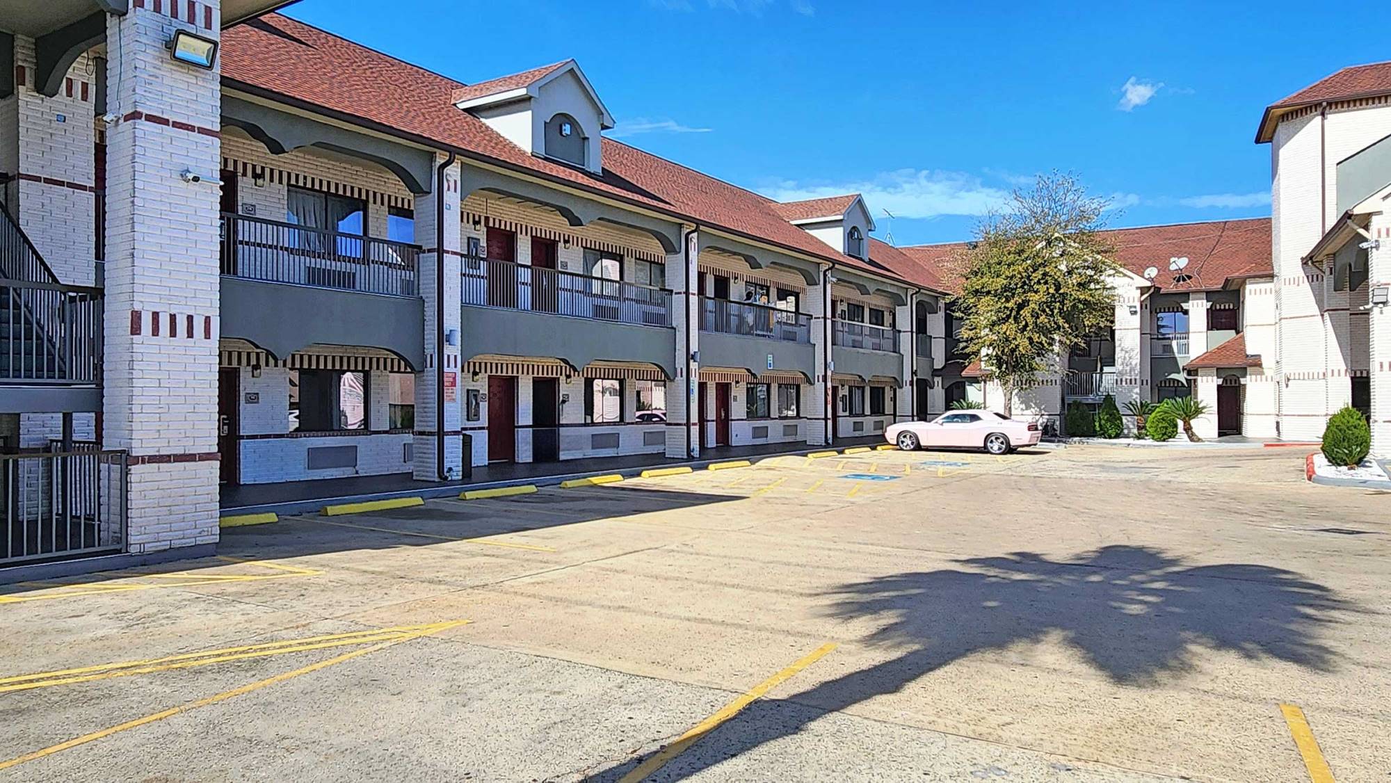 Scottish Inns & Suites West Sam Pkwy S – Hotel y Suites en Houston, Texas