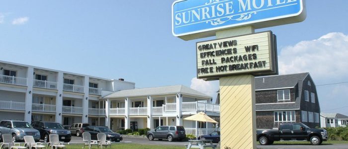 Sunrise Motel: Hospedaje acogedor al amanecer con vistas panorámicas y servicio 24h