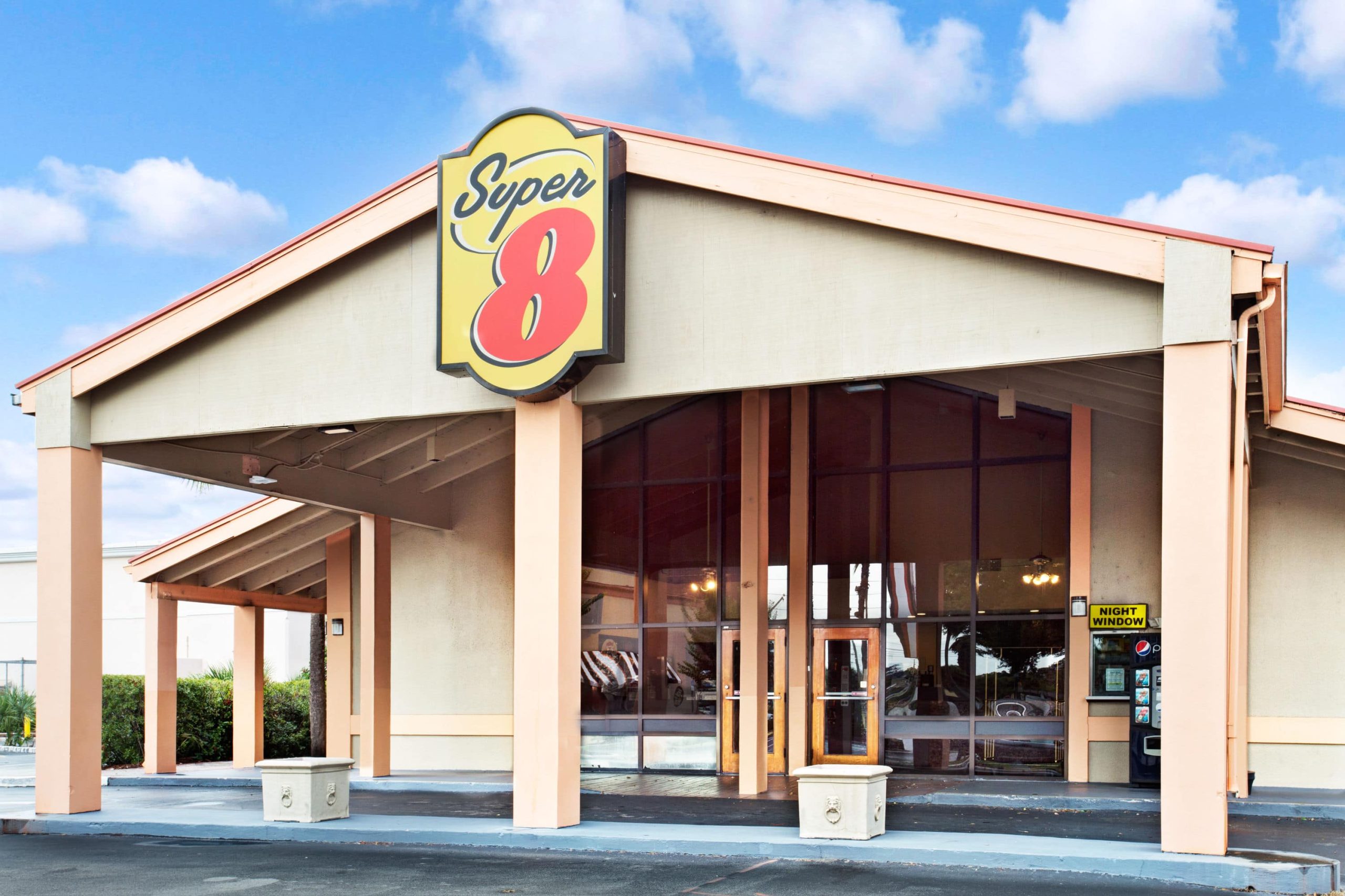 Super 8 Wyndham en Kissimmee – Cerca de Maingate y Orlando | Alojamiento Económico