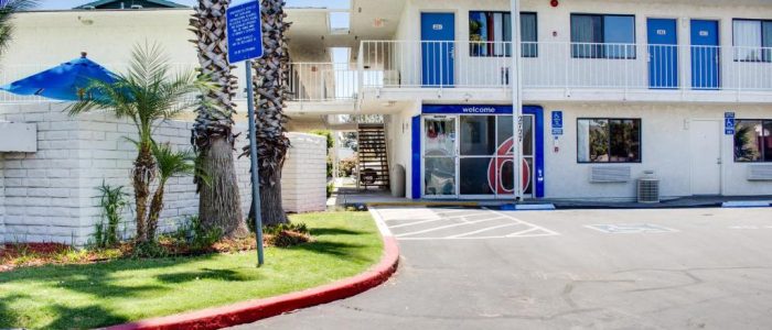 Motel 6 Bakersfield CA – South: Habitaciones Económicas y Servicio 24h