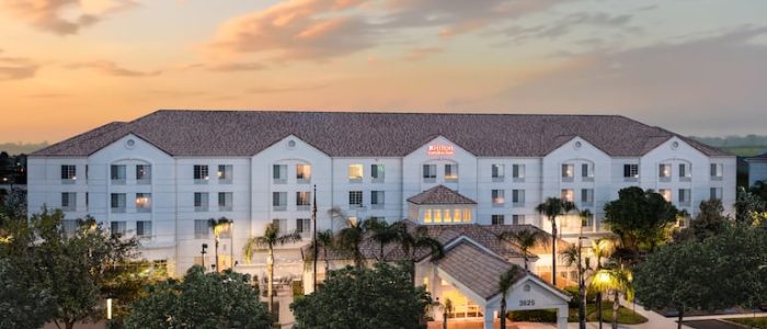 Descubre el Hilton Garden Inn Bakersfield – Hotel moderno con habitaciones confortables y ubicación privilegiada