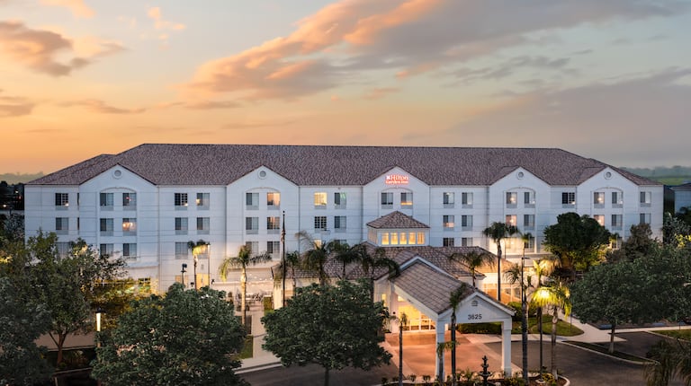 Descubre el Hilton Garden Inn Bakersfield – Hotel moderno con habitaciones confortables y ubicación privilegiada