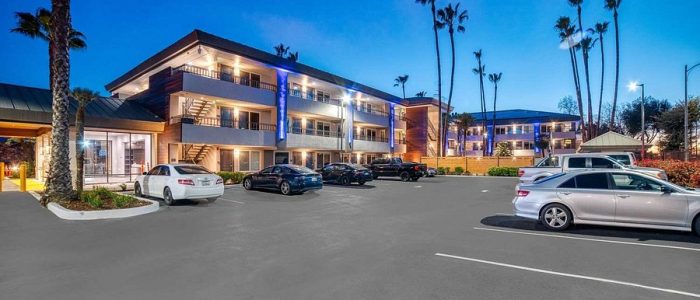 Studio 6 Suites en Stockton, CA – Vistas al Agua y Lujo en la Ribera