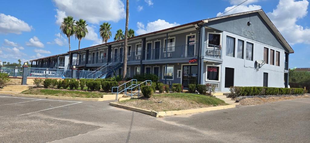 Deluxe Inn cerca del aeropuerto: hotel de lujo con acceso rápido y vistas panorámicas