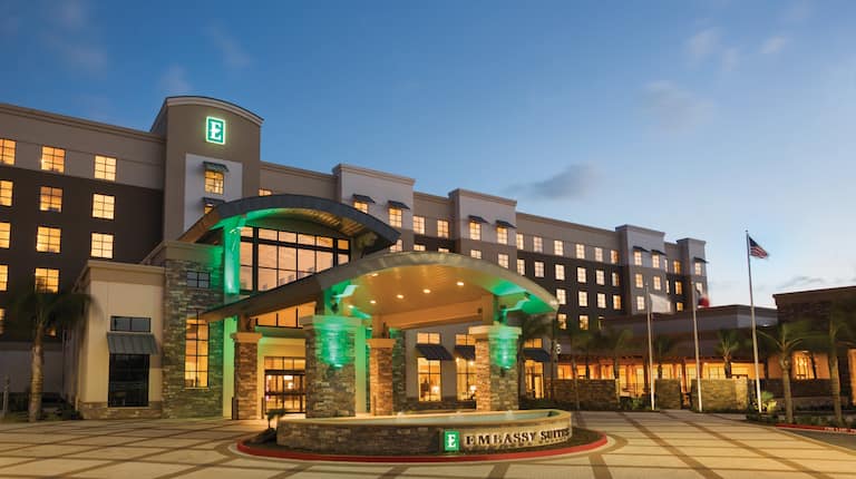 Embassy Suites by Hilton McAllen – Centro de Convenciones, Hotel de lujo cerca del centro
