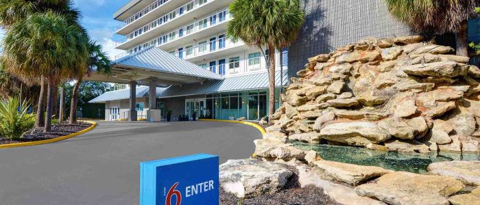 Motel 6 Cutler Bay, FL – Miami: Alojamiento económico cerca de la playa y atracciones