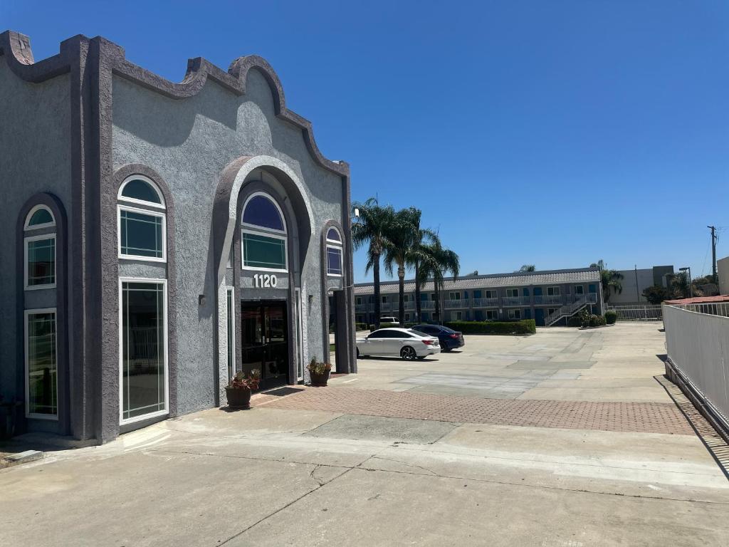 Mayfair Inn cerca del Aeropuerto de Ontario – Hotel boutique con vistas y fácil acceso