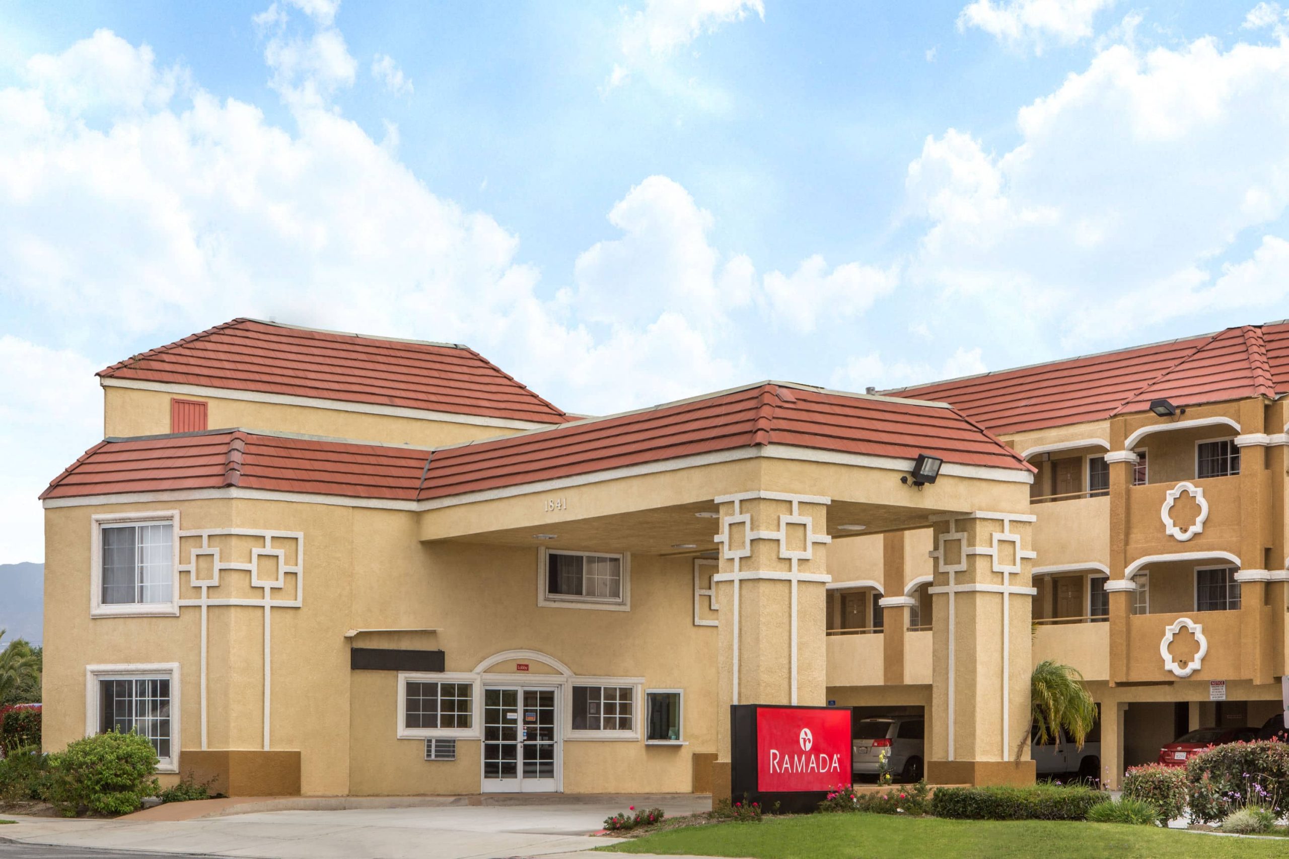 Ramada by Wyndham Ontario: Hotel cómodo, moderno y con vistas espectaculares
