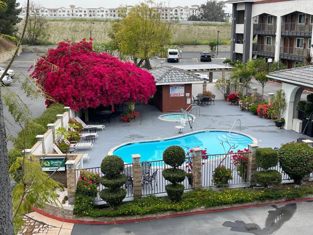 Quality Inn Ontario Airport Convention Center – Hotel cerca del aeropuerto y centro de convenciones