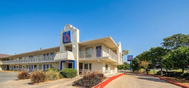 Motel 6 San Antonio TX – Cerca de Six Flags Fiesta TX y Área Cantera | Alojamiento económico